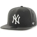 mutzen-flach-schwarz-snapback-der-new-york-yankees-mlb-von-47-brand