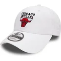 mutzen-gebogen-weiss-verstellbares-band-9forty-washed-der-chicago-bulls-nba-von-new-era