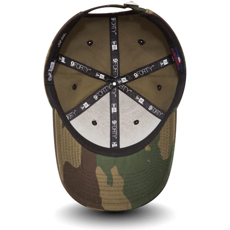 gebogene-kappe-camouflage-mit-schwarzem-logo-verstellbar-9forty-essential-von-new-york-yankees-mlb-von-new-era