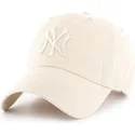 cappellino-curva-crema-con-logo-crema-dei-new-york-yankees-mlb-clean-up-di-47-brand
