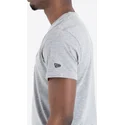t-shirt-kurzarm-grau-de-der-milwaukee-bucks-nba-von-new-era