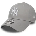 cappellino-curvo-grigio-regolabile-9forty-essential-dei-new-york-yankees-mlb-di-new-era