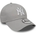 cappellino-curvo-grigio-regolabile-9forty-essential-dei-new-york-yankees-mlb-di-new-era