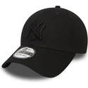 czarna-zakrzywiona-czapka-z-czarnym-logo-dopasowana-39thirty-classic-new-york-yankees-mlb-od-new-era