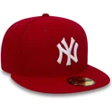 cappello-piatto-rosso-chiuso-59fifty-essential-dei-new-york-yankees-mlb-di-new-era