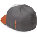 casquette-courbee-grise-ajustee-avec-visiere-orange-full-stone-xfit-copper-volcom
