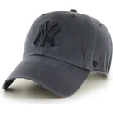 schwarze-gebogene-kappe-mit-schwarzem-new-york-yankees-logo-mlb-clean-up-von-47-brand
