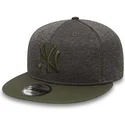 new-era-mlb-new-york-yankees-9fifty-heather-jersey-snapback-kappe-grau-mit-logo-und-grunem-schirm