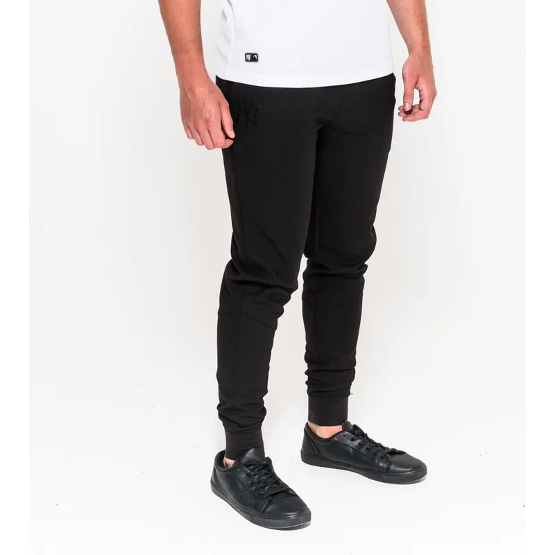 hosen-lange-hose-schwarz-jogger-stealth-der-new-york-yankees-mlb-von-new-era hosen-lange-hose-schwarz-jogger-stealth-der-new-york-yankees-mlb-von-new-era