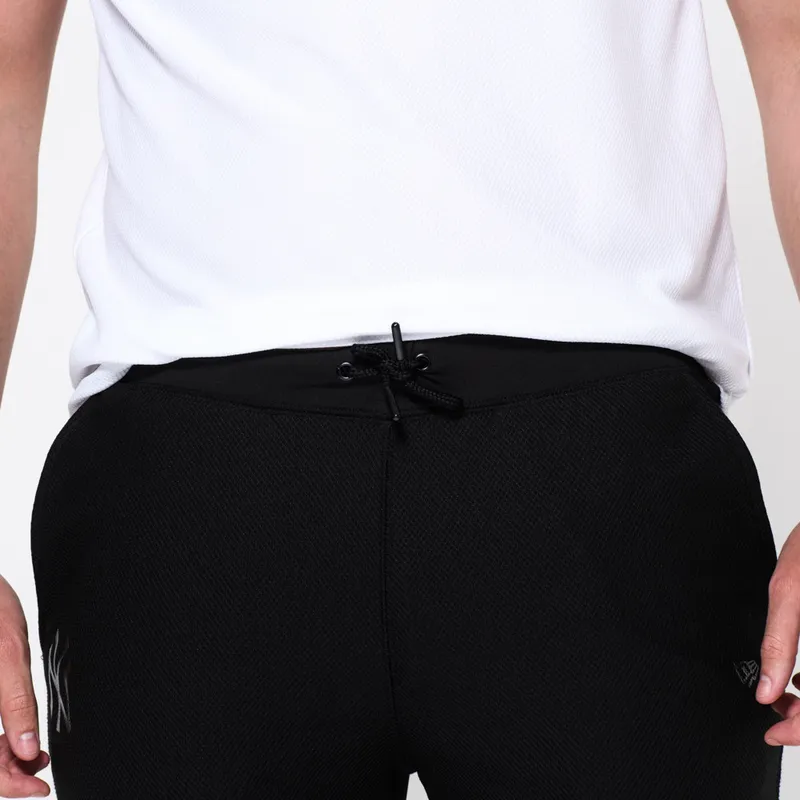 hosen-lange-hose-schwarz-jogger-stealth-der-new-york-yankees-mlb-von-new-era hosen-lange-hose-schwarz-jogger-stealth-der-new-york-yankees-mlb-von-new-era