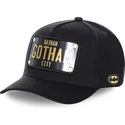 schwarze-curved-snapback-cap-mit-batman-gotham-city-plakette-batp4-dc-comics-von-capslab