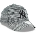 casquette-courbee-grise-ajustable-avec-logo-noir-9forty-engineered-fit-new-york-yankees-mlb-new-era