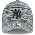 mutzen-gebogen-grau-snapback-ajustable-negro-9forty-engineered-fit-der-new-york-yankees-mlb-von-new-era