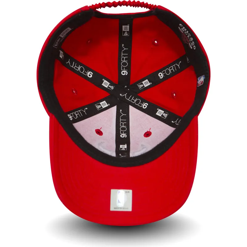 mutzen-gebogen-rot-verstellbares-band-fur-kinder-9forty-essential-der-chicago-bulls-nba-von-new-era