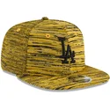 gelbe-snapback-cap-mit-flachem-schirm-und-schwarzem-logo-9fifty-engineered-fit-der-los-angeles-dodgers-mlb-von-new-era