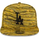 gelbe-snapback-cap-mit-flachem-schirm-und-schwarzem-logo-9fifty-engineered-fit-der-los-angeles-dodgers-mlb-von-new-era
