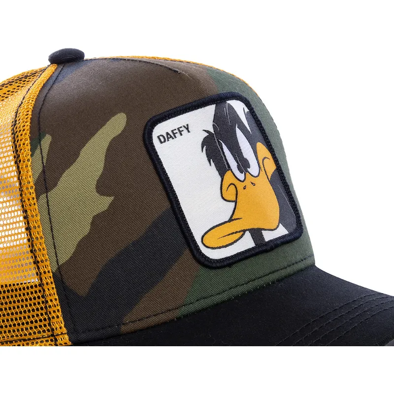 trucker-cap-camouflage-gelb-und-schwarz-duffy-duck-daf4-looney-tunes-von-capslab