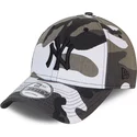 casquette-courbee-camouflage-noire-ajustable-avec-logo-noir-9forty-new-york-yankees-mlb-new-era