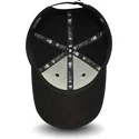 czarna-zakrzywiona-czapka-z-daszkiem-regulowana-z-bialym-logo-9forty-league-essential-chicago-bulls-nba-od-new-era