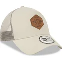 gorra-trucker-gris-a-frame-9forty-heritage-patch-de-new-era