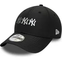 mutzen-gebogen-schwarz-verstellbares-band-9forty-stack-der-new-york-yankees-mlb-von-new-era