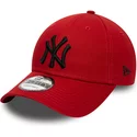 casquette-courbee-rouge-ajustable-avec-logo-noir-9forty-league-essential-new-york-yankees-mlb-new-era