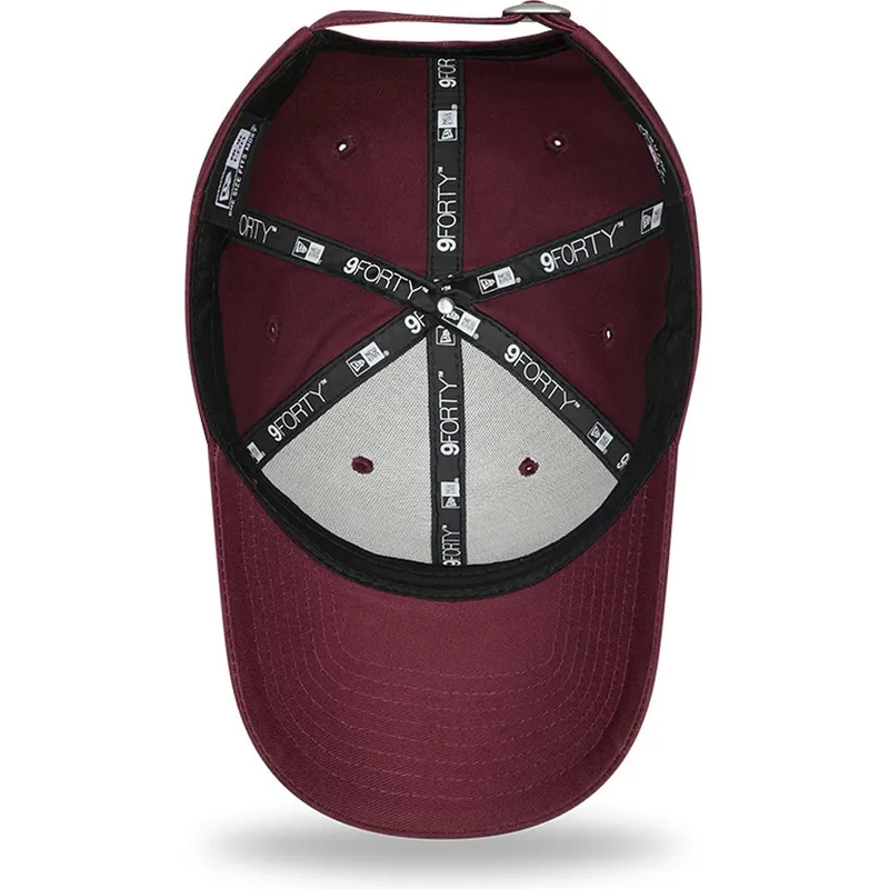 mutzen-gebogen-rot-verstellbares-band-granate-9forty-league-essential-der-new-york-yankees-mlb-von-new-era