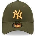 mutzen-gebogen-grun-verstellbares-band-9forty-league-essential-der-new-york-yankees-mlb-von-new-era