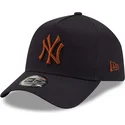 new-era-new-york-yankees-mlb-9forty-e-frame-snapback-kappe-mit-gebogenem-schirm-marineblau-braunes-logo