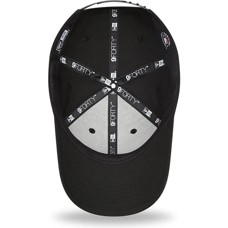 mutzen-gebogen-schwarz-verstellbares-band-9forty-black-and-gold-der-new-york-yankees-mlb-von-new-era