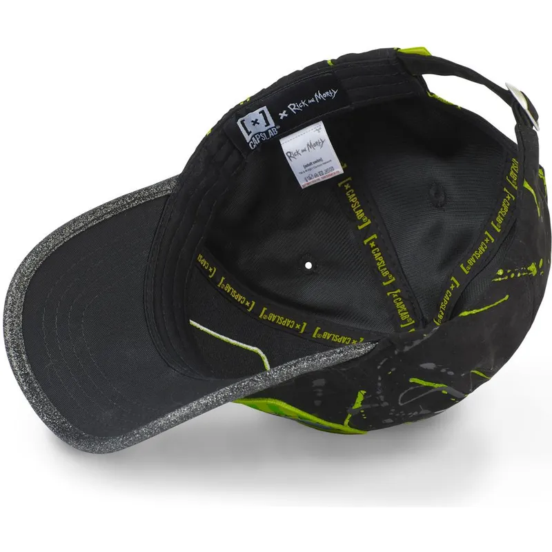 schwarze-und-grune-verstellbare-curved-cap-tag-ric-rick-und-morty-von-capslab