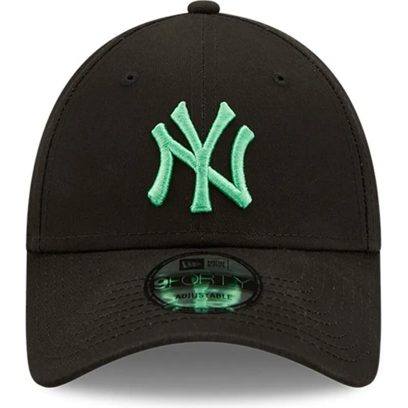 mutzen-gebogen-schwarz-verstellbares-band-9forty-league-essential-der-new-york-yankees-mlb-von-new-era