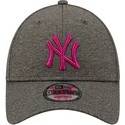 mutzen-gebogen-grau-verstellbares-band-rosa-9forty-shadow-tech-der-new-york-yankees-mlb-von-new-era
