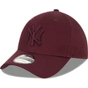 mutzen-gebogen-rot-snapback-granate-granate-9forty-league-essential-der-new-york-yankees-mlb-von-new-era