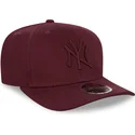 mutzen-gebogen-rot-snapback-granate-granate-9fifty-stretch-snap-der-new-york-yankees-mlb-von-new-era