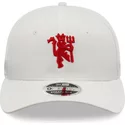 casquette-courbee-blanche-ajustable-avec-logo-rouge-9fifty-manchester-united-football-club-premier-league-new-era