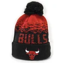 gorro-negro-y-rojo-con-pompon-sport-cuff-de-chicago-bulls-nba-de-new-era