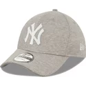 casquette-courbee-grise-ajustable-9forty-pull-new-york-yankees-mlb-new-era