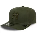 casquette-courbee-verte-snapback-avec-logo-vert-9fifty-stretch-snap-league-essential-new-york-yankees-mlb-new-era