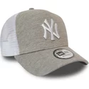 casquette-trucker-grise-et-blanche-a-frame-pull-essential-new-york-yankees-mlb-new-era