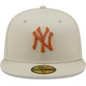 mutzen-flach-grau-angepasst-marron-59fifty-league-essential-der-new-york-yankees-mlb-von-new-era