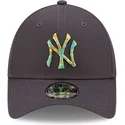 casquette-courbee-grise-ajustable-9forty-camo-infill-new-york-yankees-mlb-new-era
