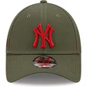 casquette-courbee-verte-ajustable-avec-logo-rouge-9forty-stadium-food-new-york-yankees-mlb-new-era