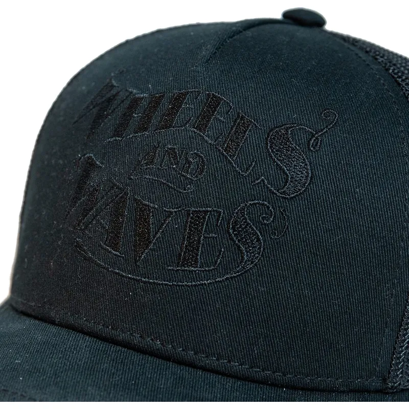 mutzen-gebogen-schwarz-snapback-von-wheels-and-waves