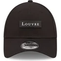 schwarze-verstellbare-9forty-kappe-mit-gebogenem-schirm-logo-le-louvre-von-new-era