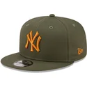 mutzen-flach-grun-snapback-9fifty-league-essential-der-new-york-yankees-mlb-von-new-era