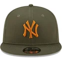 mutzen-flach-grun-snapback-9fifty-league-essential-der-new-york-yankees-mlb-von-new-era