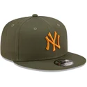 mutzen-flach-grun-snapback-9fifty-league-essential-der-new-york-yankees-mlb-von-new-era