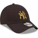 gorra-curva-negra-ajustable-con-logo-amarillo-9forty-seasonal-infill-de-new-york-yankees-mlb-de-new-era