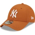 casquette-courbee-marron-ajustable-9forty-league-essential-new-york-yankees-mlb-new-era